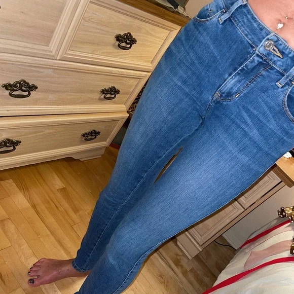 GUESS JEANS - Picture 2 of 2